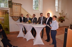 Referatsleiter Manfred Bohlen (SH), Umweltstaatssekretär Dr. Jürgen Buchwald (MV), Umweltminister Jörg Vogelsänger (BB), Umweltstaatssekretär Klaus Rehda (ST) und Umweltminister Stefan Wenzel (NI) (v.l.) im Gespräch mit Moderatorin Carolin George.