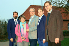 Die Beiratsvorsitzenden Jens Böther und Johannes Heuer (3. u. 4.v.l.) mit Umweltminister Olaf Lies, Doris Schupp, Referentin für das Biosphärenreservat im Umweltministerium, und Dr. Johannes Prüter, Leiter der Biosphärenreservatsverwaltung (v.l.)