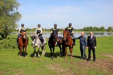 Foto von berittenen Polizisten