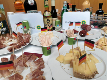 Lokale Spezialitäten aus den Herkunftsländern der Teilnehmenden standen am "ethnic evening" bzw. regionalen Abend im Mittelpunkt des Interesses.