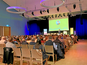 Im Anschluss an die Grußworte begannen die Vorträge und Diskussionen im Plenum.
