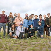 Gruppenfoto vom Jugendnetzwerk Biosphäre auf einer Buhne